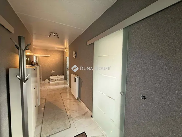 Eladó ház Tiszanána 220 nm