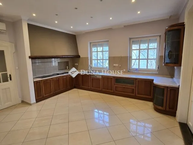 Eladó ház Kecskemét 337 nm