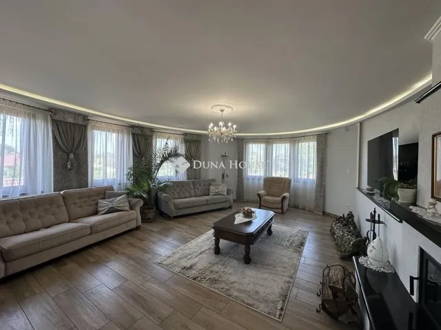 Eladó ház Kecskemét 270 nm