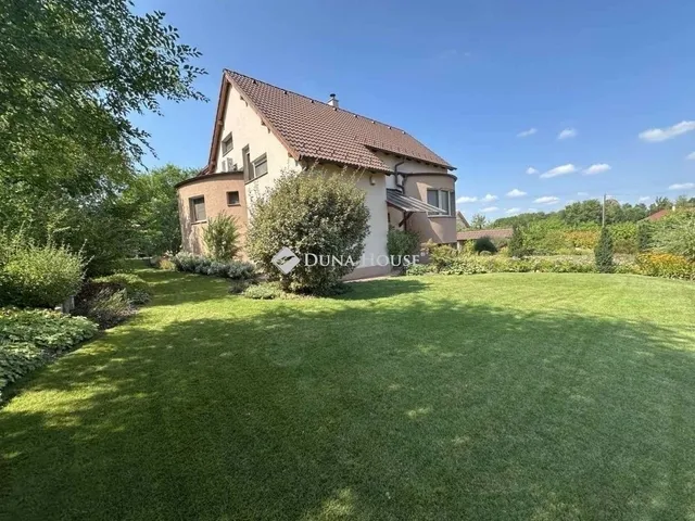 Eladó ház Kecskemét 270 nm