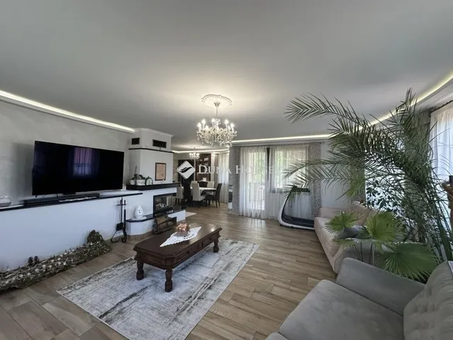 Eladó ház Kecskemét 270 nm