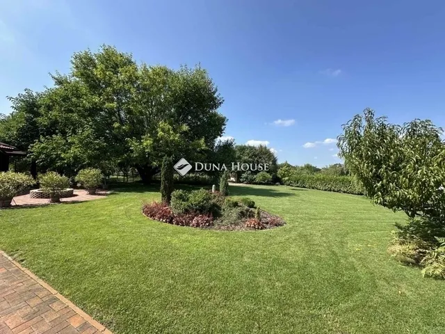 Eladó ház Kecskemét 270 nm