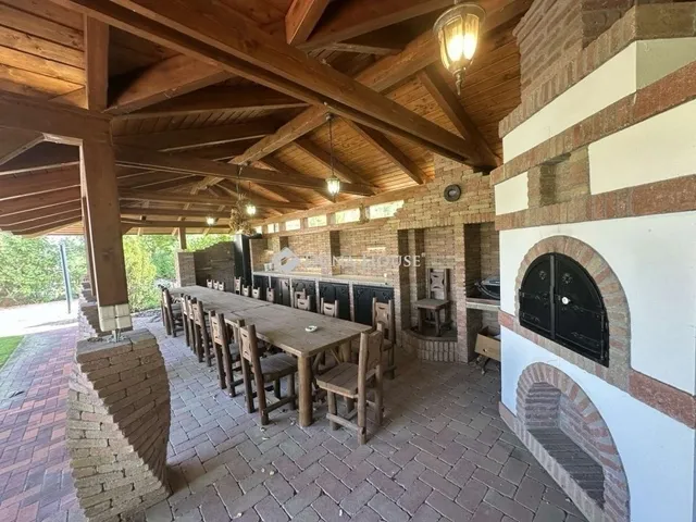 Eladó ház Kecskemét 270 nm