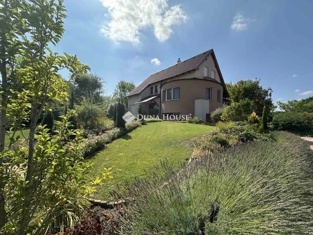 Eladó ház Kecskemét 270 nm