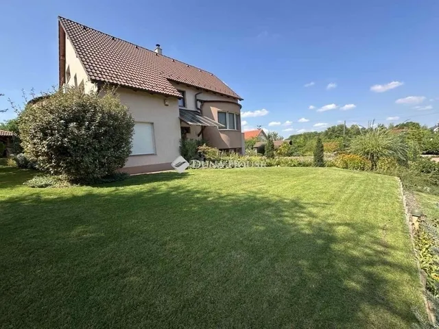 Eladó ház Kecskemét 270 nm