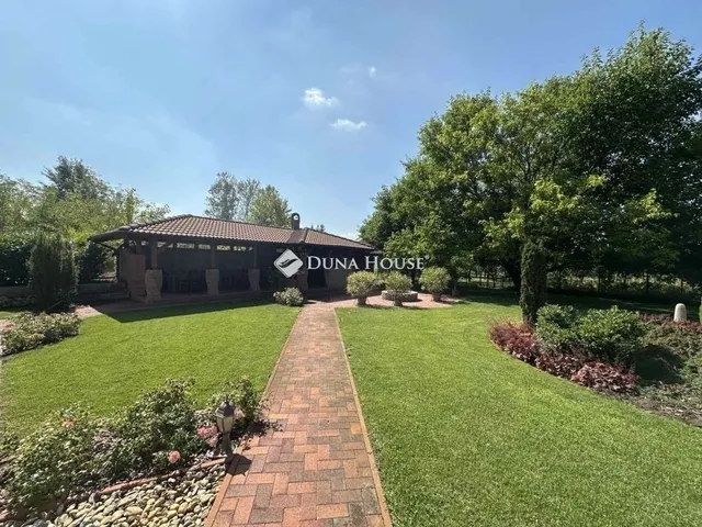 Eladó ház Kecskemét 270 nm