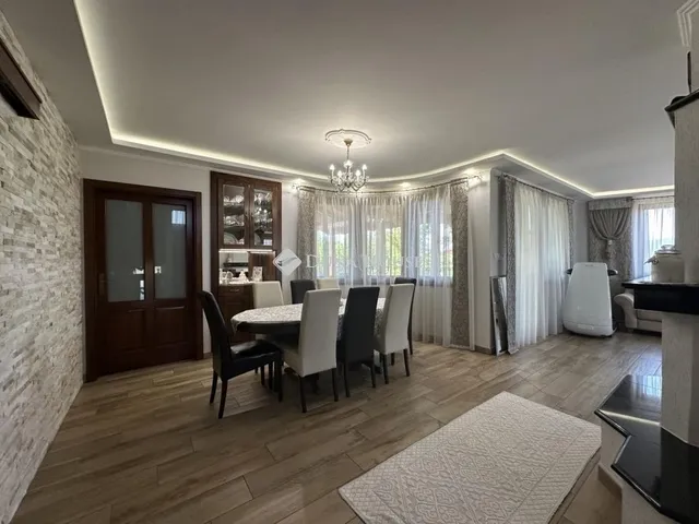 Eladó ház Kecskemét 270 nm