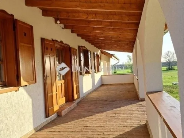 Eladó mezőgazdasági ingatlan Felsőpakony 198 nm