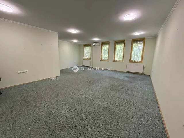 Kiadó kereskedelmi és ipari ingatlan Kecskemét 41 nm