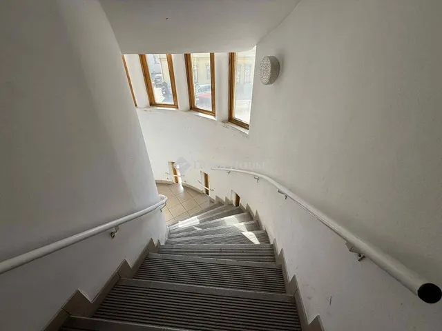 Kiadó kereskedelmi és ipari ingatlan Kecskemét 41 nm