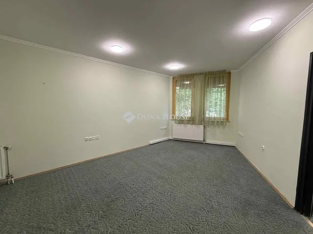 Kiadó kereskedelmi és ipari ingatlan Kecskemét 25 nm