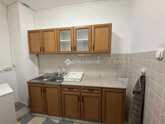 Kiadó kereskedelmi és ipari ingatlan Kecskemét 25 nm