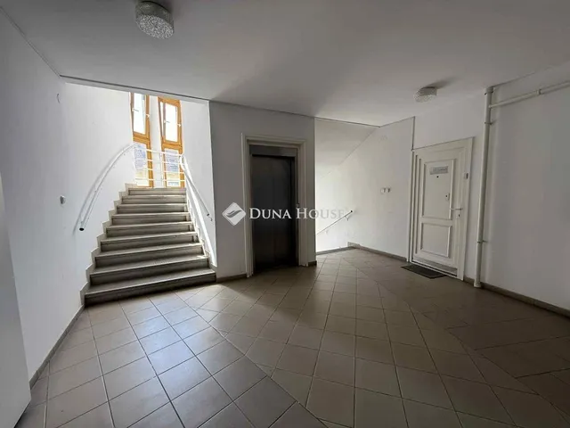 Kiadó kereskedelmi és ipari ingatlan Kecskemét 25 nm