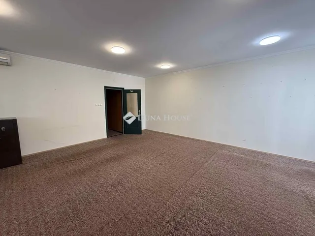 Kiadó kereskedelmi és ipari ingatlan Kecskemét 36 nm