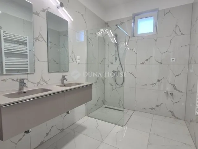 Eladó ház Ballószög 185 nm