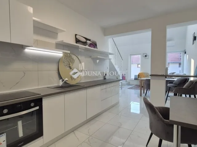 Eladó ház Ballószög 185 nm