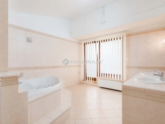 Eladó lakás Kecskemét 167 nm