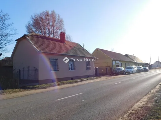 Eladó ház Helvécia 584 nm