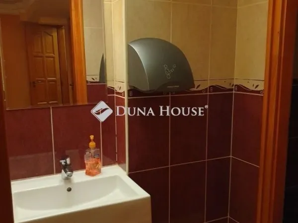 Eladó kereskedelmi és ipari ingatlan Kecskemét 132 nm