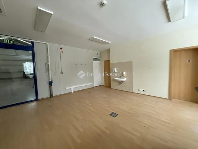 Eladó kereskedelmi és ipari ingatlan Kecskemét 550 nm