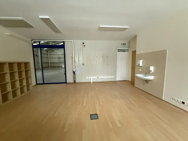 Eladó kereskedelmi és ipari ingatlan Kecskemét 550 nm