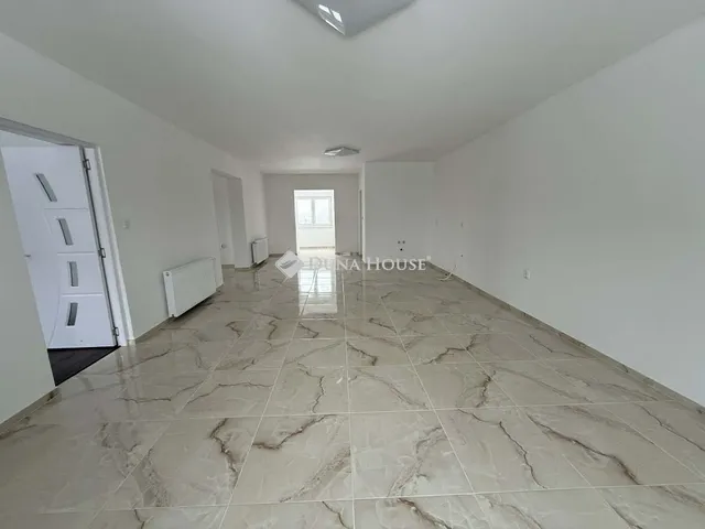 Eladó ház Cece 215 nm