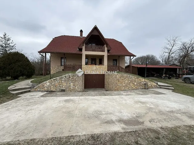 Eladó ház Kunadacs 220 nm