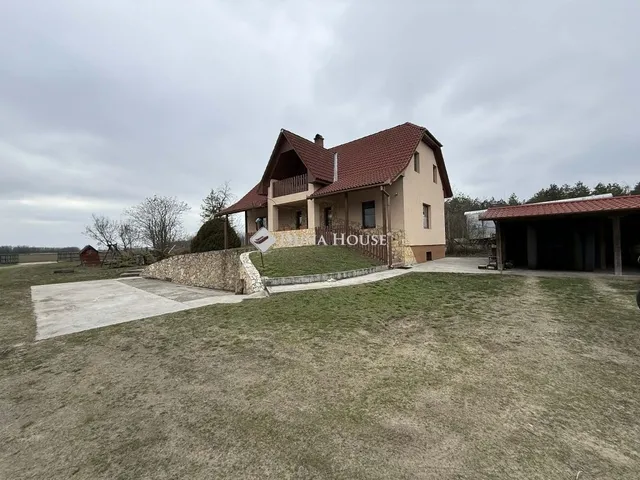 Eladó ház Kunadacs 220 nm