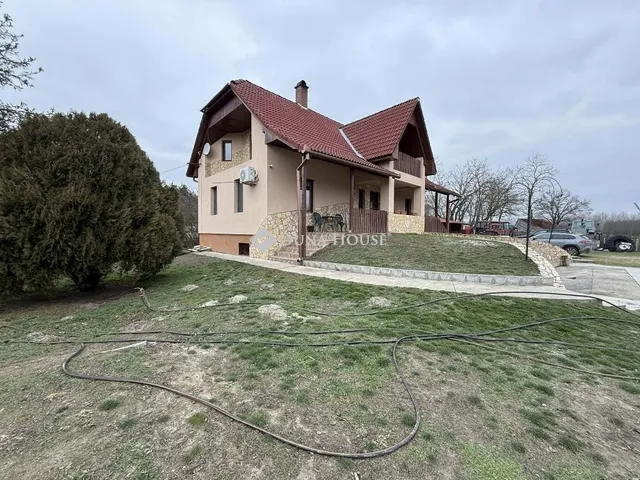 Eladó ház Kunadacs 220 nm