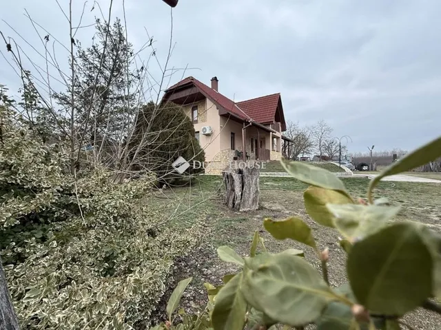 Eladó ház Kunadacs 220 nm