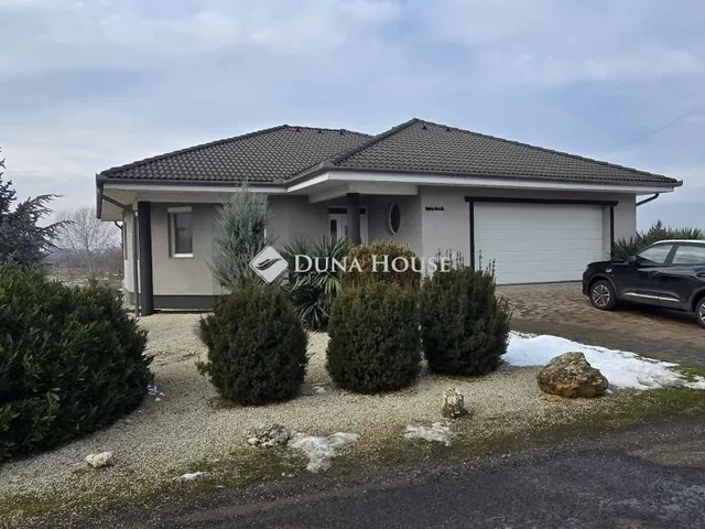 Eladó ház Császártöltés 189 nm