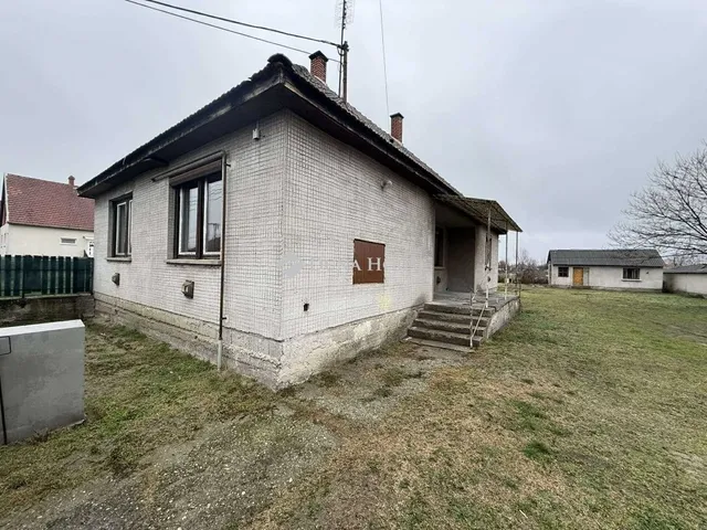 Eladó ház Izsák 81 nm