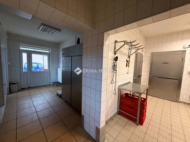 Eladó kereskedelmi és ipari ingatlan Kisújszállás 231 nm