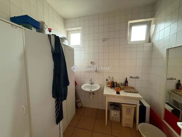 Eladó kereskedelmi és ipari ingatlan Kisújszállás 231 nm