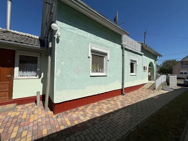 Eladó ház Abádszalók 150 nm