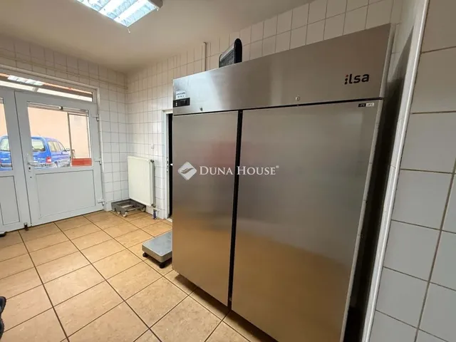 Kiadó kereskedelmi és ipari ingatlan Kisújszállás 203 nm