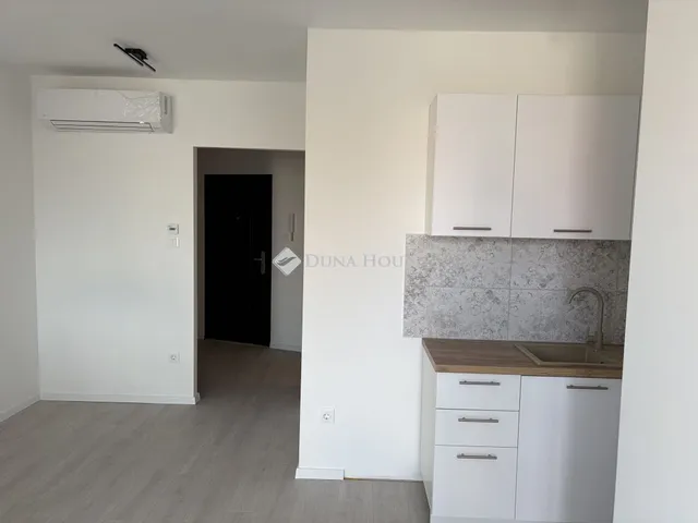 Eladó ház Budapest XV. kerület 517 nm