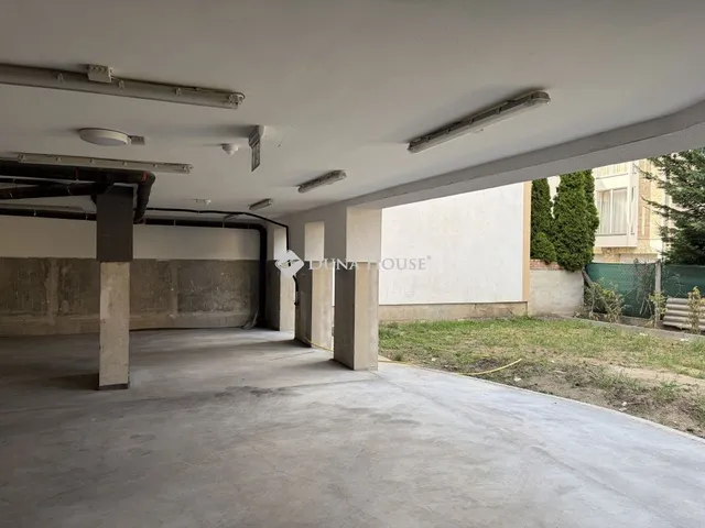 Eladó ház Budapest XV. kerület 517 nm