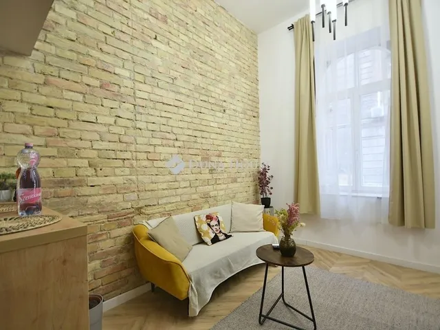 Eladó lakás Budapest VI. kerület, Nagykörúton kívüli terület 30 nm