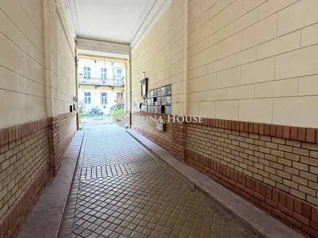 Eladó lakás Budapest VI. kerület, Nagykörúton kívüli terület 30 nm
