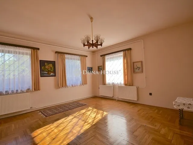 Eladó ház Budapest XVI. kerület 250 nm