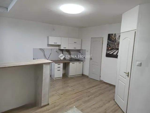 Eladó lakás Budapest VIII. kerület, Századosnegyed 31 nm