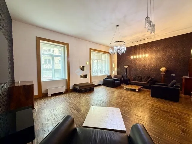 Eladó lakás Budapest II. kerület 100 nm