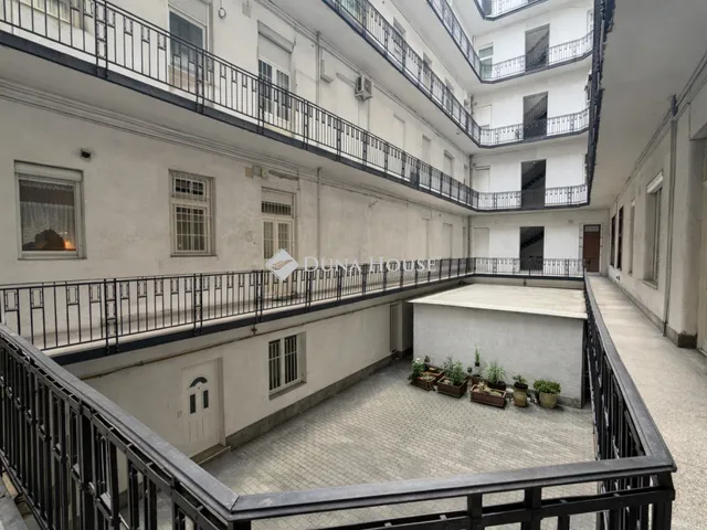 Eladó lakás Budapest II. kerület 100 nm