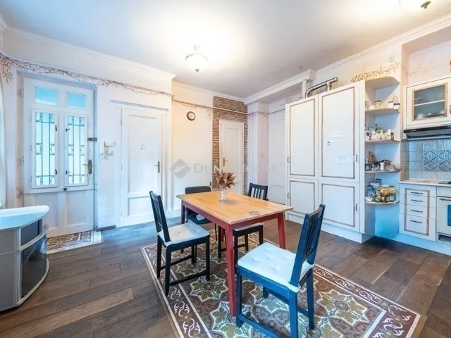 Eladó üdülő és hétvégi ház Budapest II. kerület, Országút 97 nm