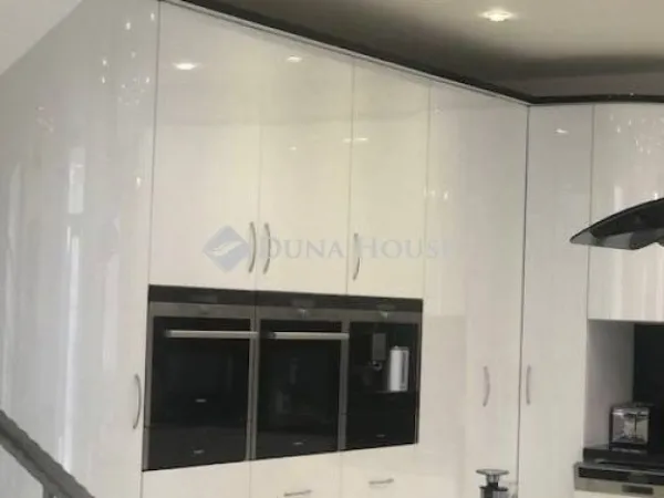 Eladó ház Szécsény 364 nm