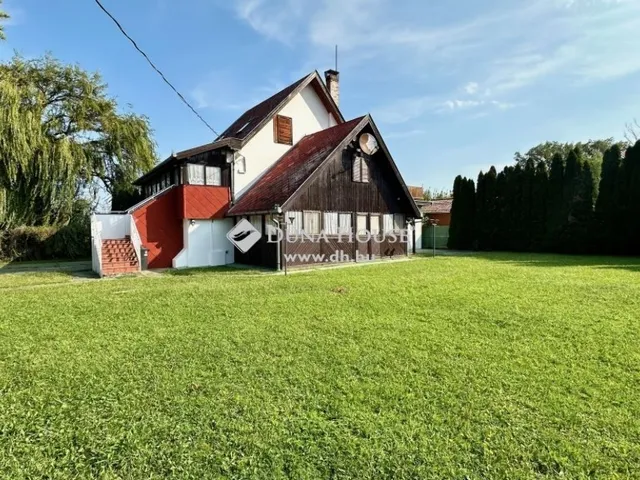 Eladó ház Balatonfenyves 274 nm