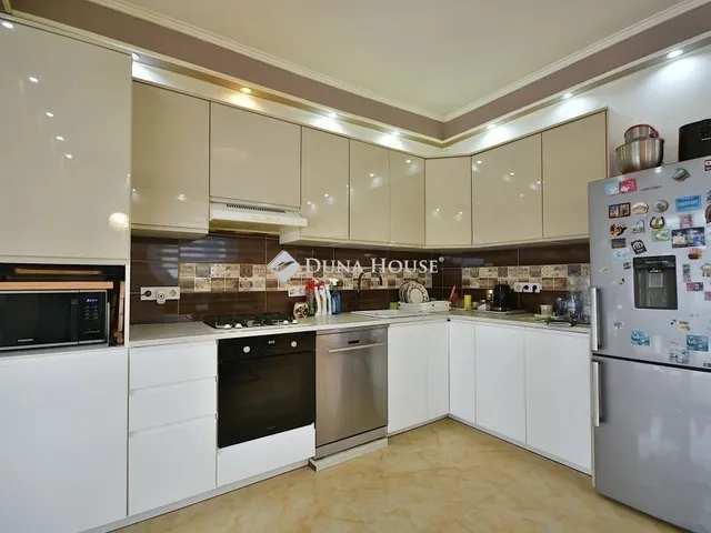 Eladó ház Budapest XVI. kerület 500 nm