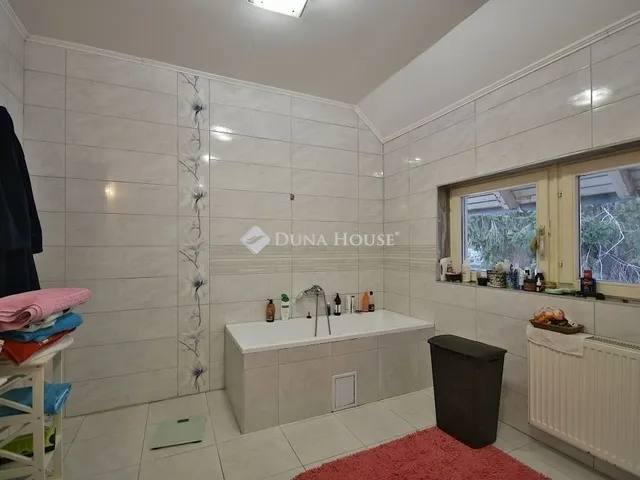 Eladó ház Budapest XVI. kerület 500 nm