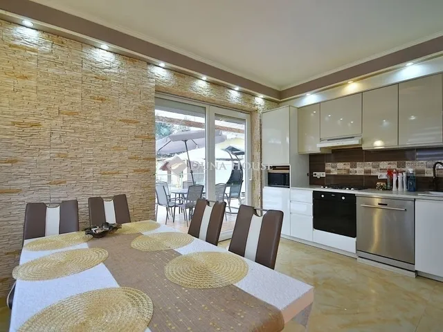 Eladó ház Budapest XVI. kerület 500 nm